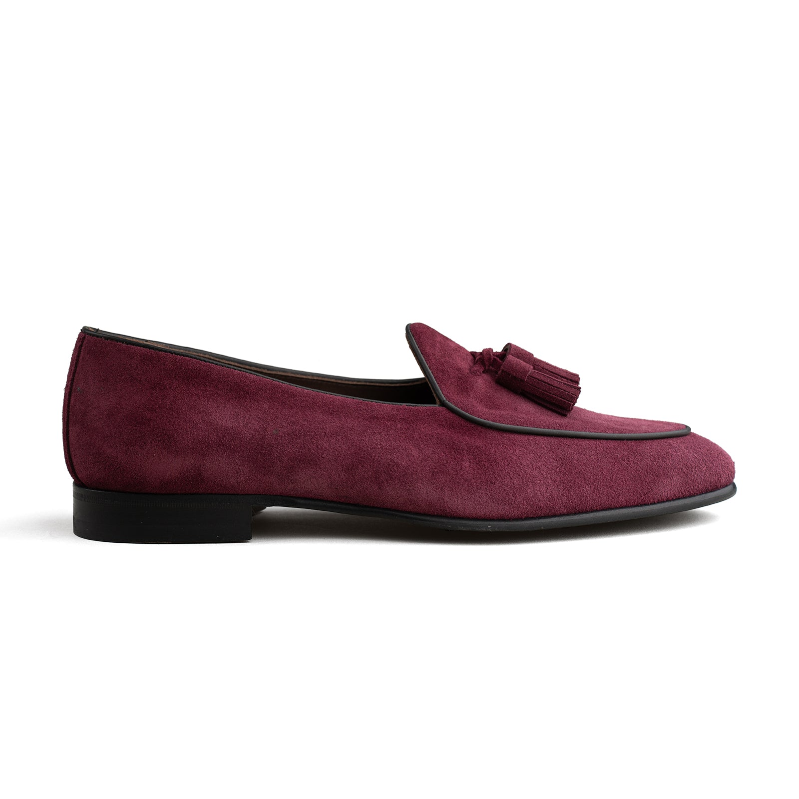 Mocasín belga con borlas en ante burdeos