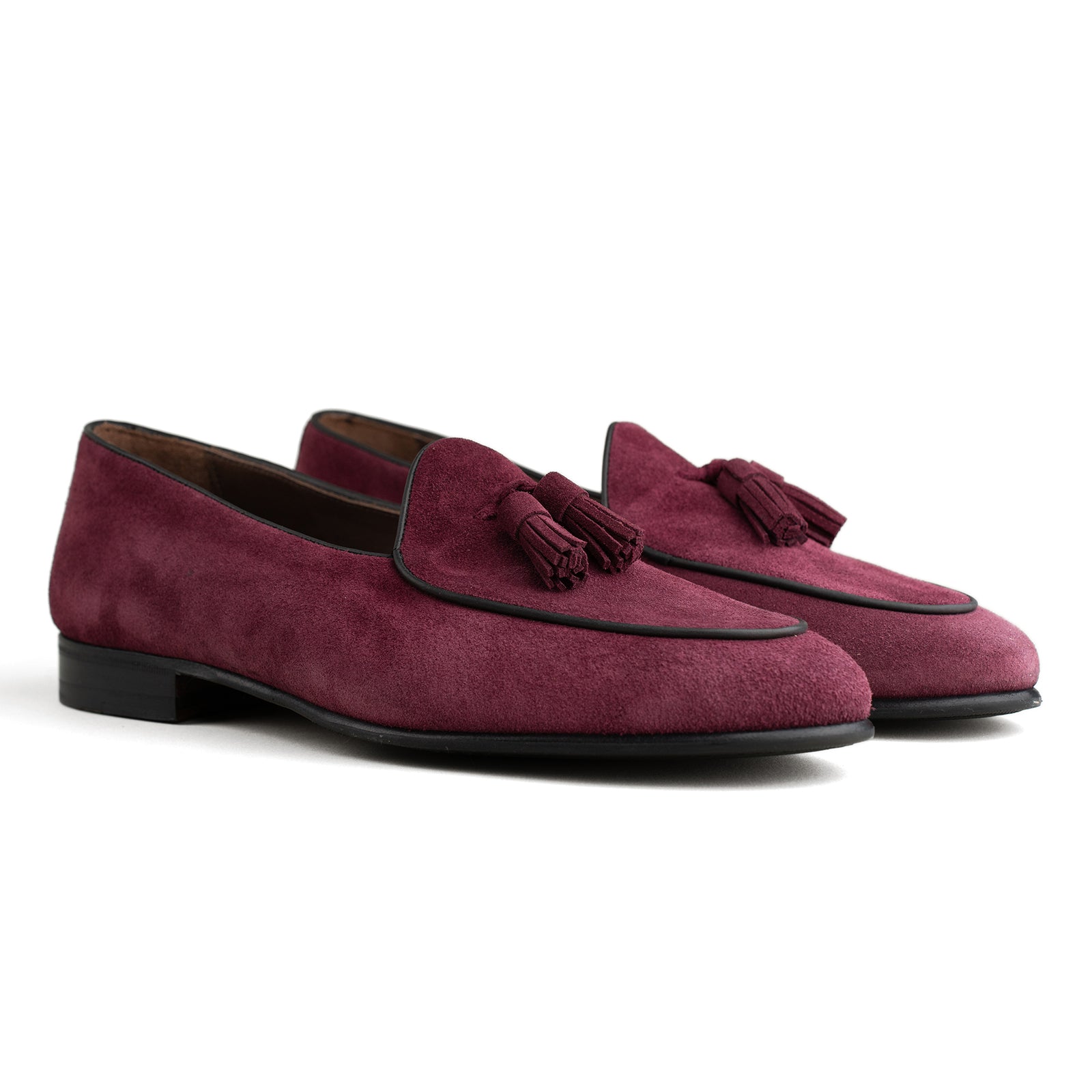 Mocasín belga con borlas en ante burdeos