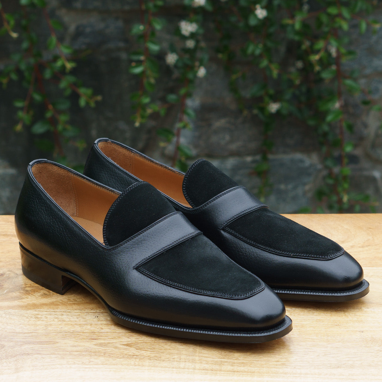 Style EB-22 - Black Inca Grain / Superbuck Suede