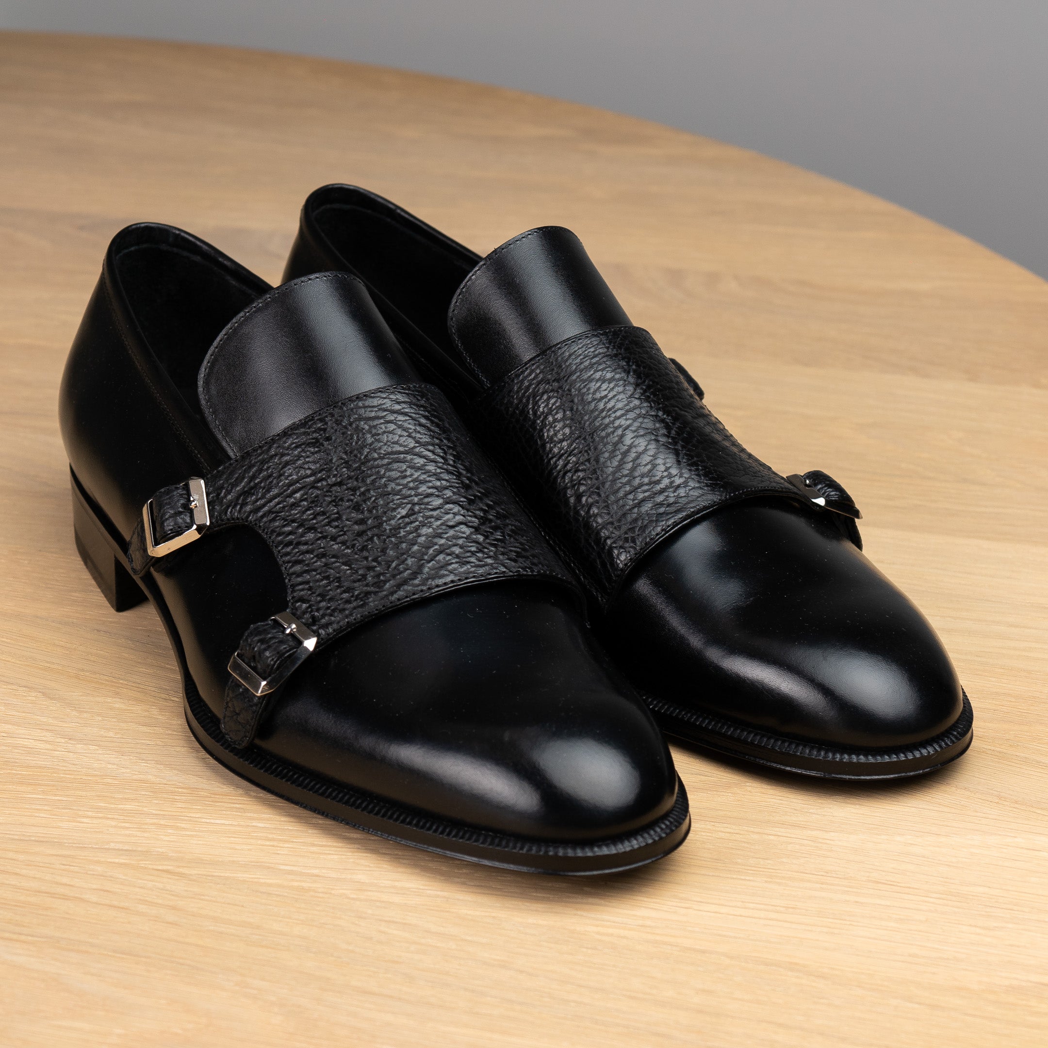 Style 3984 - Black Calf / Black Shark